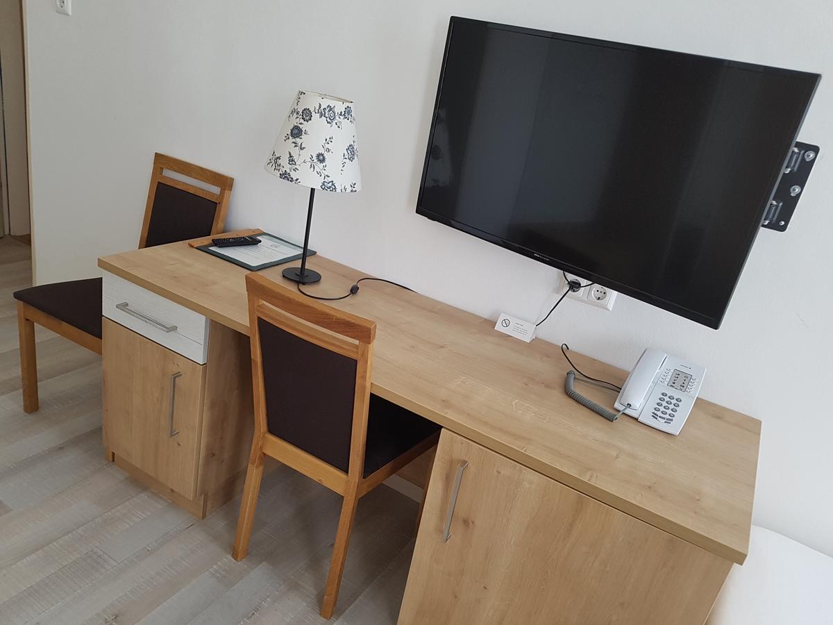 Hotel Lenau Щокерау Екстериор снимка